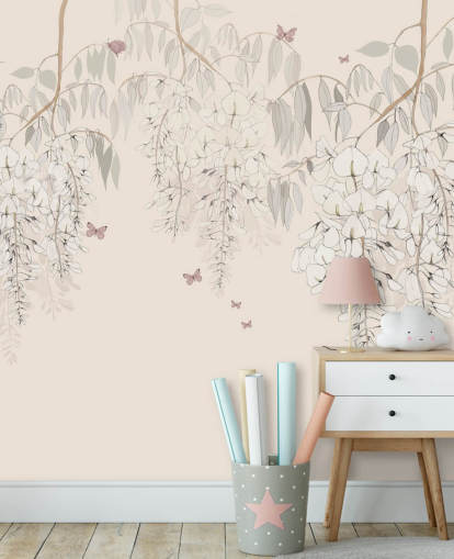 beige bloemenmuurschildering genaamd Wisteria Lane van Kelly Kratzing voor meisjeskamers en speelkamers