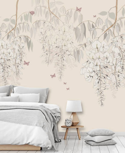 beigefarbenes Blumentapetenwandbild namens Wisteria Lane von Kelly Kratzing für Mädchenzimmer und Spielzimmer