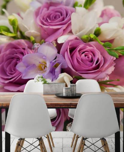 Decorazione murale con bouquet di rose viola