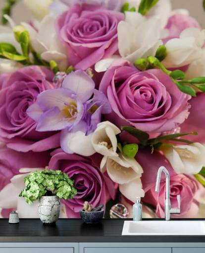 Decorazione murale con bouquet di rose viola