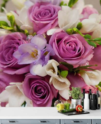 Decorazione murale con bouquet di rose viola