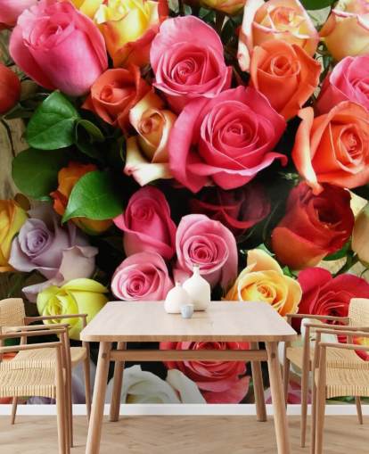 Decorazione murale con rose colorate