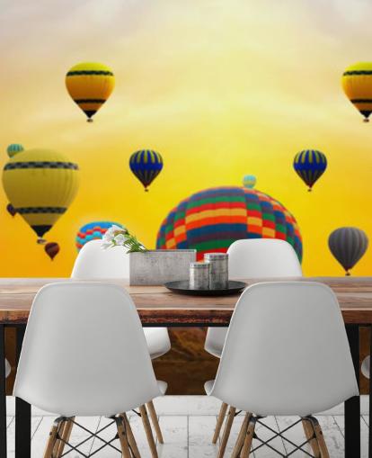 sunset skyline bedekt met kleurrijk ballonnen behang