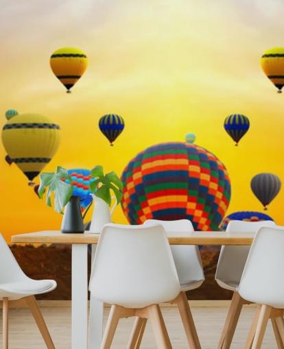 Skyline coucher de soleil couvert de ballons colorés papier peint