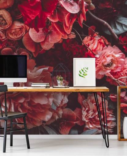 papier peint floral foncé avec des reflets roses