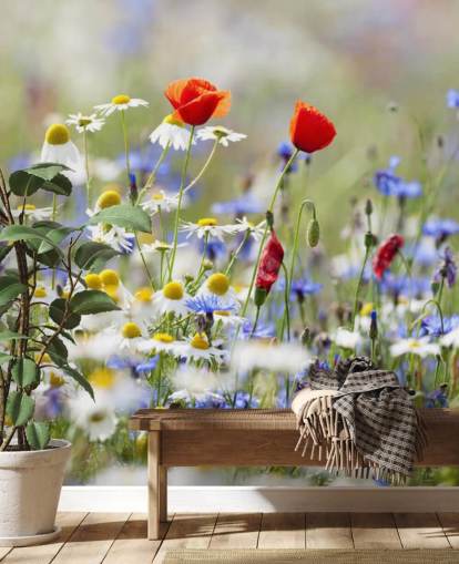 Decorazione murale con campo di fiori selvatici