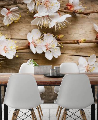 Japanilainen kukka, joka on asetettu puun seinämaalaukseen