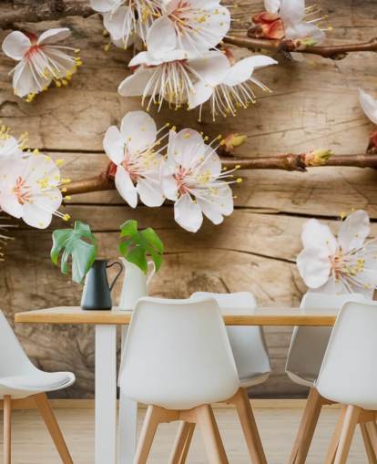 Decorazione murale con fiore giapponese appoggiato su legno