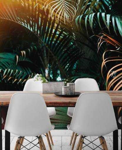 Diepe donkere palmbladeren muurschildering