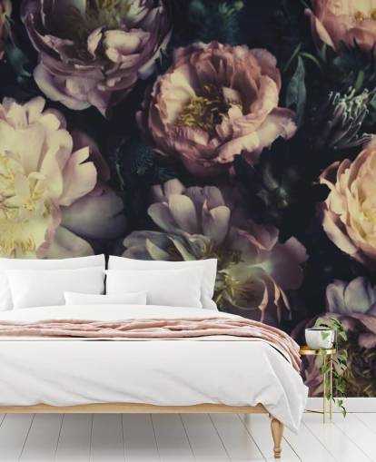 mural de parede floral personalizável roxo chamado Purple Roses para quartos, salas de estar e salas de jantar