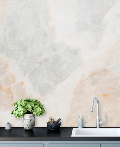 mural de papel pintado de mármol blanco llamado Soft Tones para dormitorios, baños y cocinas