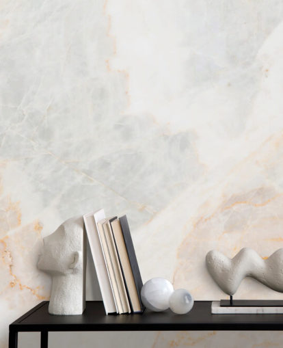 witte marmeren behangmuurschildering genaamd Soft Tones voor slaapkamers, badkamers en keukens witte marmeren behangmuurschildering genaamd Soft Tones voor slaapkamers, badkamers en keukens