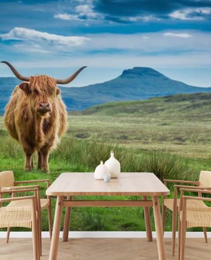 brun, blå och grön anpassningsbar ko tapetväggmålning som heter Grazing Highland Cow brun, blå och grön anpassningsbar ko tapetväggmålning som heter Grazing Highland Cow