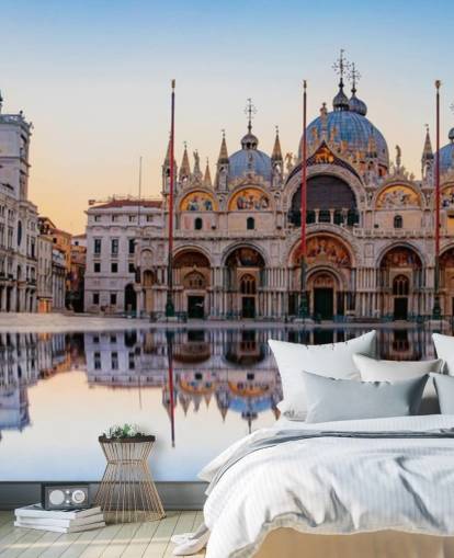 venetian building wallpaper