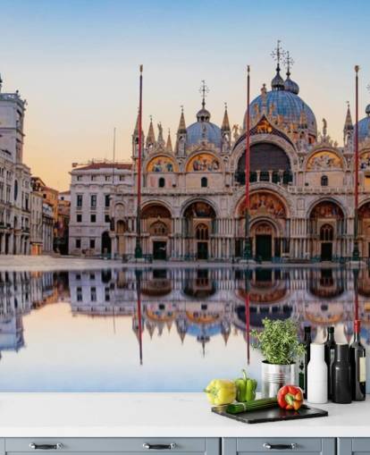 venetian building wallpaper