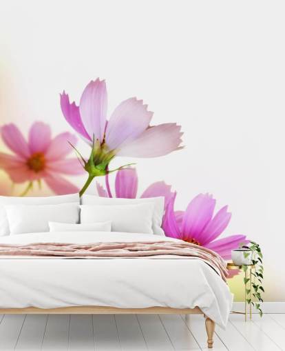 Decorazione murale con fiori di campo rosa