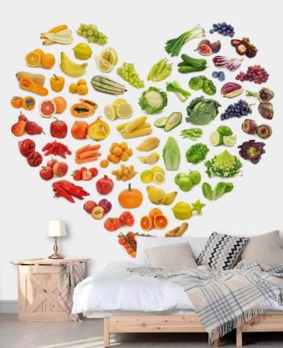Decorazione murale con cuore arcobaleno di frutta e verdura