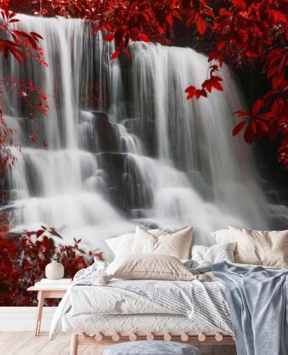 roter Blattwald mit Wasserfall-Tapete