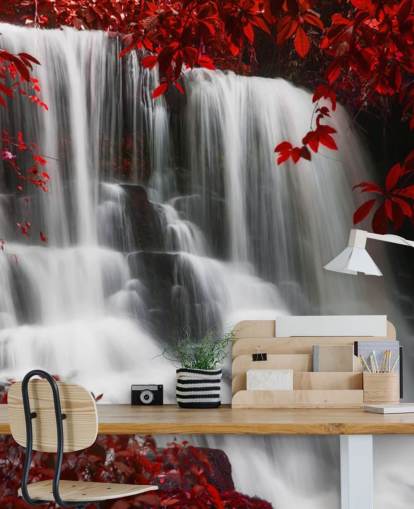 forêt à feuilles rouges avec papier peint cascade