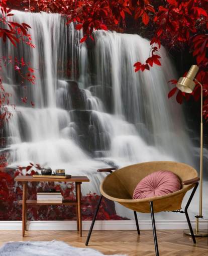 roter Blattwald mit Wasserfall-Tapete