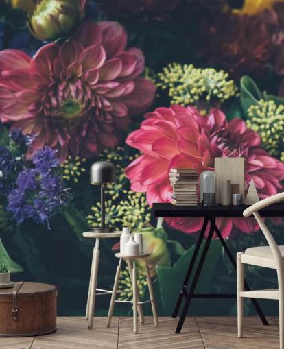 Decorazione murale con motivo floreale scuro rosa, blu e giallo Decorazione murale con motivo floreale scuro rosa, blu e giallo