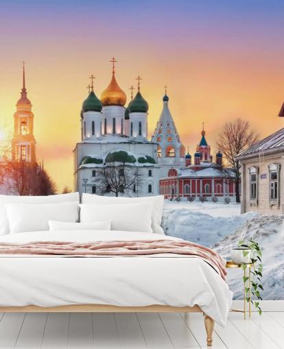 Carta da parati russa con tetto dorato nella città innevata al tramonto