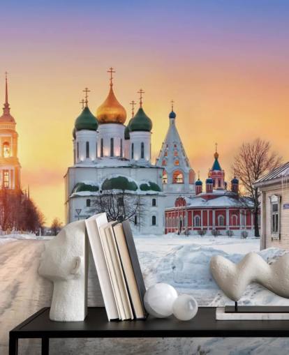 Igreja russa com telhados dourados na cidade nevada no papel de parede do pôr do sol
