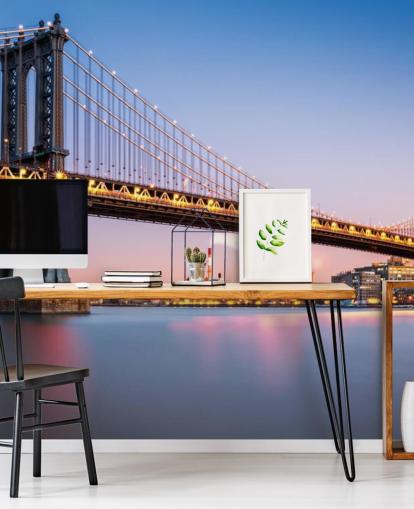 Decorazione murale con ponte di Manhattan illuminato al crepuscolo