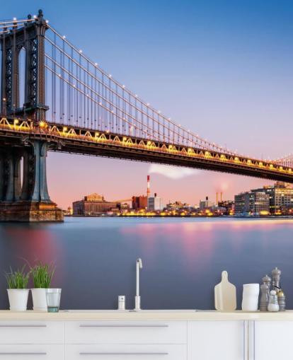 Manhattanin silta valaistu hämärässä seinämaalaus