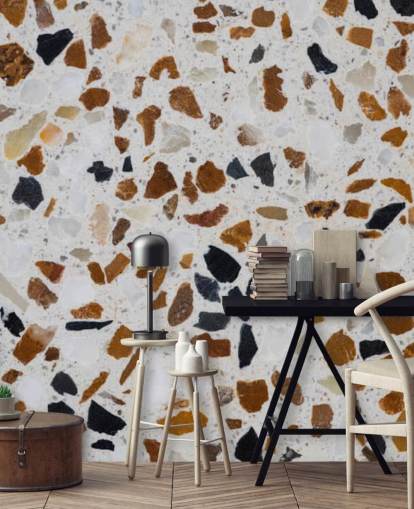 Terrazzo mit braunen und schwarzen Spänen auf weißem Hintergrund