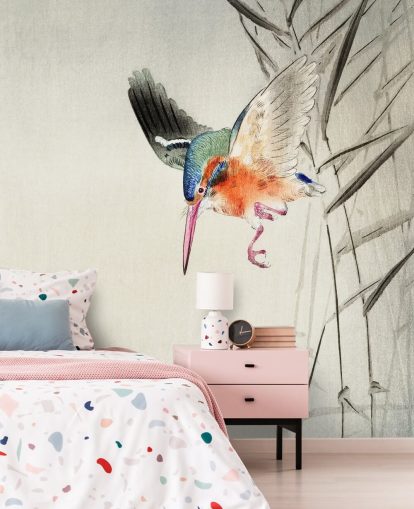 Eisvogel-Tapete mit dem Titel Kingfisher Hunting for Fish in the Water at Wallsauce für Schlafzimmer, Wohnzimmer und Badezimmer