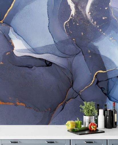 mural de papel de parede personalizado em azul marinho e dourado chamado Blue Swirl Watercolour para cozinhas, banheiros e salas de estar