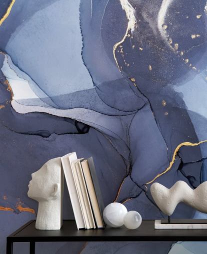 papier peint mural personnalisé bleu marine et or appelé Blue Swirl Watercolour pour les cuisines, les salles de bain et les salons