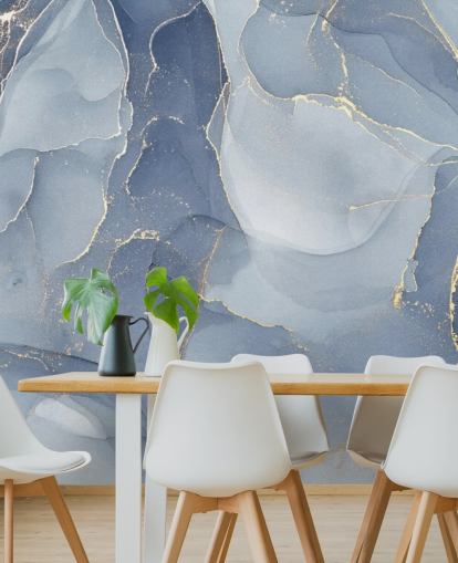 carta da parati murale in marmo blu e oro personalizzabile chiamata Overlapping Shades of Blue per cucine e bagni