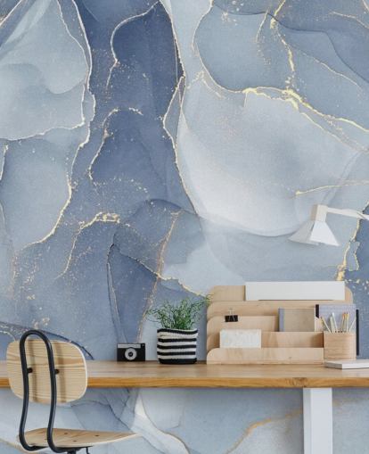 mural de papel de parede de mármore personalizável azul e dourado chamado Overlapping Shades of Blue para cozinhas e banheiros