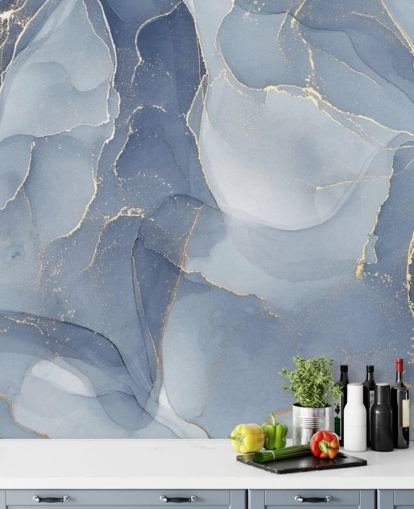 mural de papel pintado de mármol personalizable azul y dorado llamado Overlapping Shades of Blue para cocinas y baños mural de papel pintado de mármol personalizable azul y dorado llamado Overlapping Shades of Blue para cocinas y baños