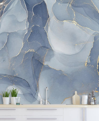 carta da parati murale in marmo blu e oro personalizzabile chiamata Overlapping Shades of Blue per cucine e bagni carta da parati murale in marmo blu e oro personalizzabile chiamata Overlapping Shades of Blue per cucine e bagni