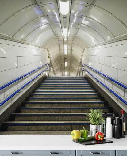 Blaue und weiße Treppen bemalte Tapete