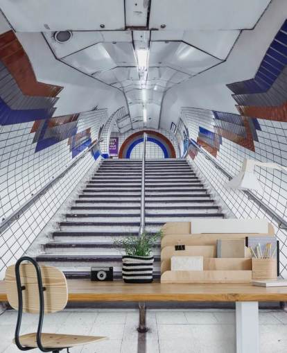 Rote und blaue Untergrund-Wandgemälde