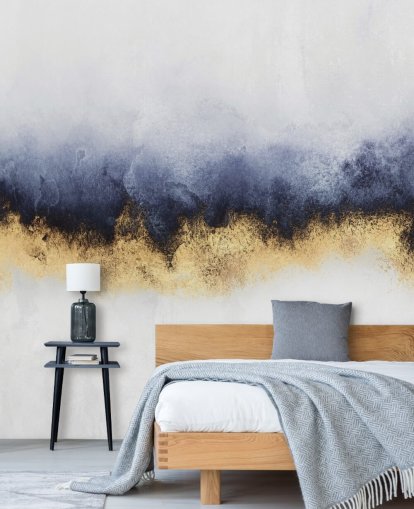 papier peint mural abstrait bleu marine, doré et blanc appelé Blue Mist par Elisabeth Fredriksson pour les chambres ou les salons