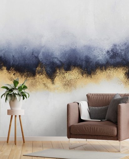marineblauwe, gouden en witte abstracte behangmuurschildering genaamd Blue Mist van Elisabeth Fredriksson voor slaapkamers of woonkamers marineblauwe, gouden en witte abstracte behangmuurschildering genaamd Blue Mist van Elisabeth Fredriksson voor slaapkamers of woonkamers