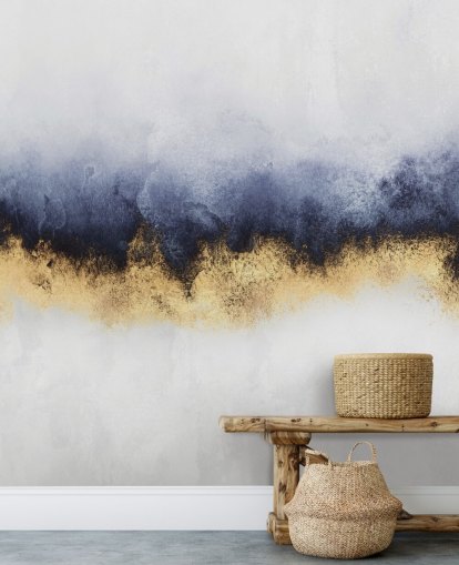 papier peint mural abstrait bleu marine, doré et blanc appelé Blue Mist par Elisabeth Fredriksson pour les chambres ou les salons
