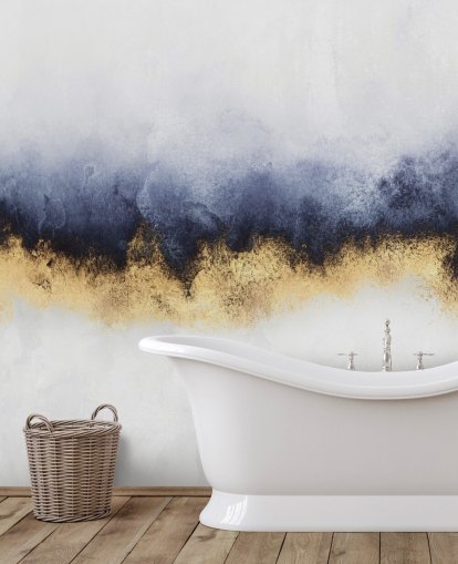 mural de papel pintado abstracto azul marino, dorado y blanco llamado Blue Mist de Elisabeth Fredriksson para dormitorios o salas de estar