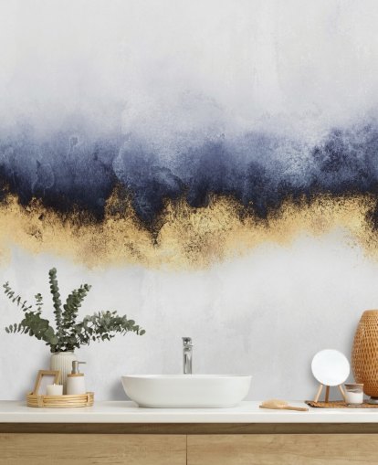 mural de papel de parede abstrato azul marinho, dourado e branco chamado Blue Mist de Elisabeth Fredriksson para quartos ou salas de estar