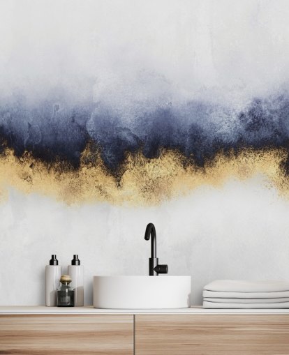 marineblå, guld og hvid abstrakt tapetmaleri kaldet Blue Mist af Elisabeth Fredriksson til soveværelser eller stuer