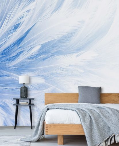 Decorazione murale con stampa di piume blu chiaro