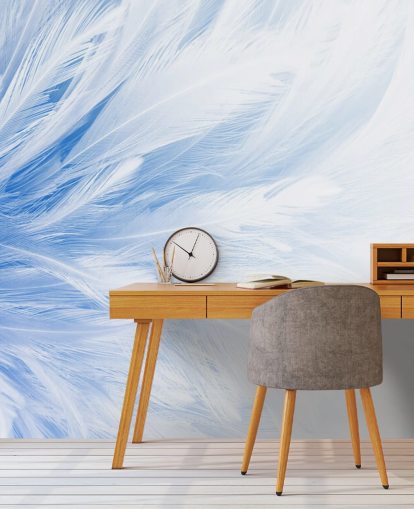 Decorazione murale con stampa di piume blu chiaro