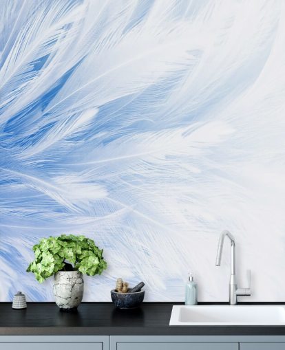 Hellblaues Wandbild mit Federdruck