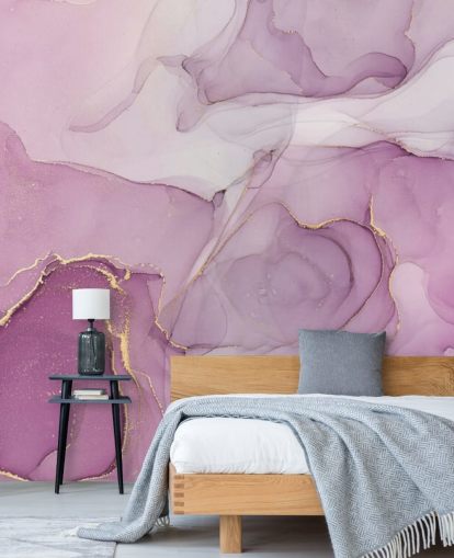 Decorazione murale con acquerello viola e viola