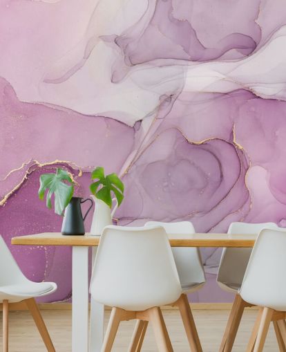 Decorazione murale con acquerello viola e viola